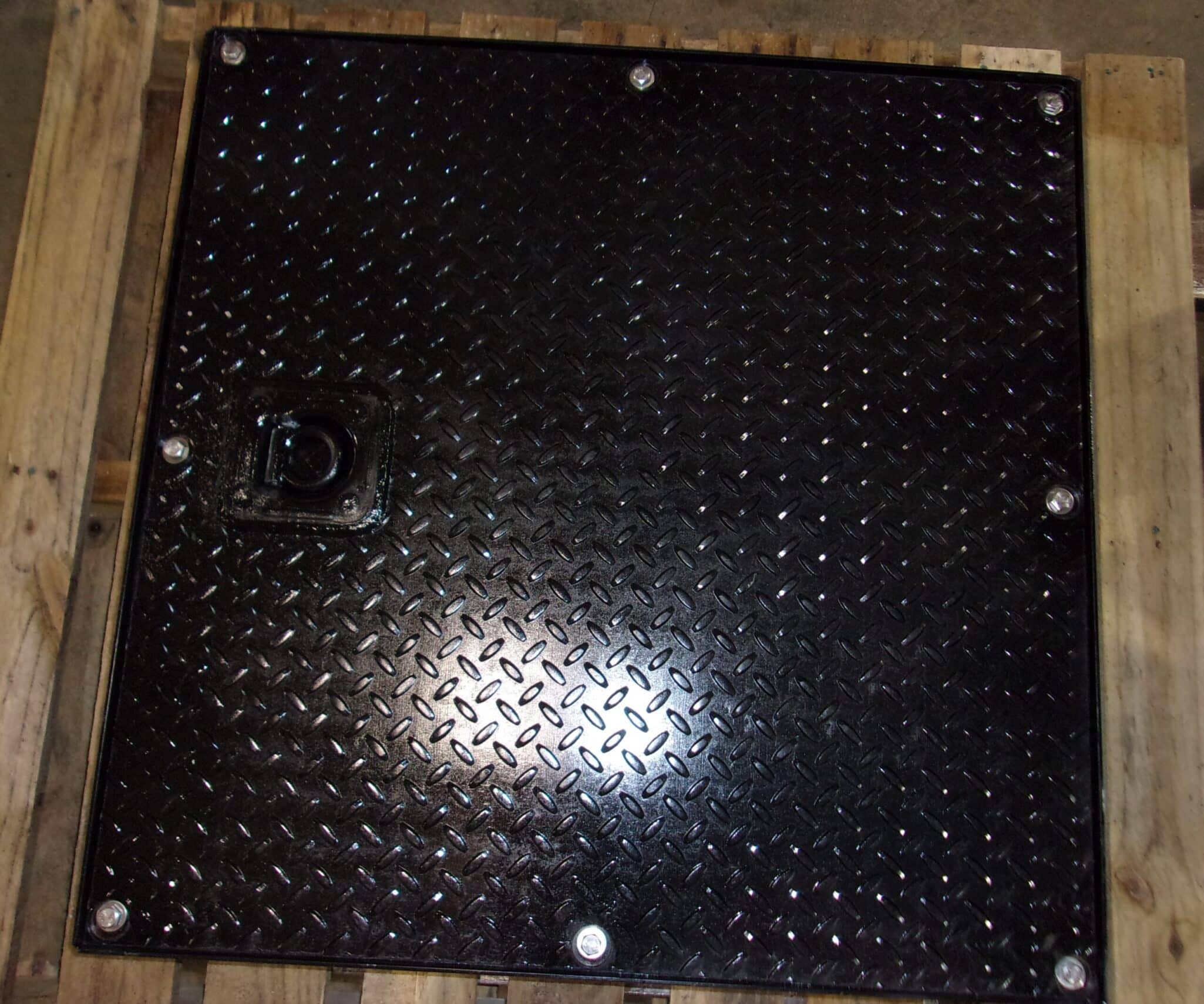 SQUARE BOLT DOWN COVER AND FRAME