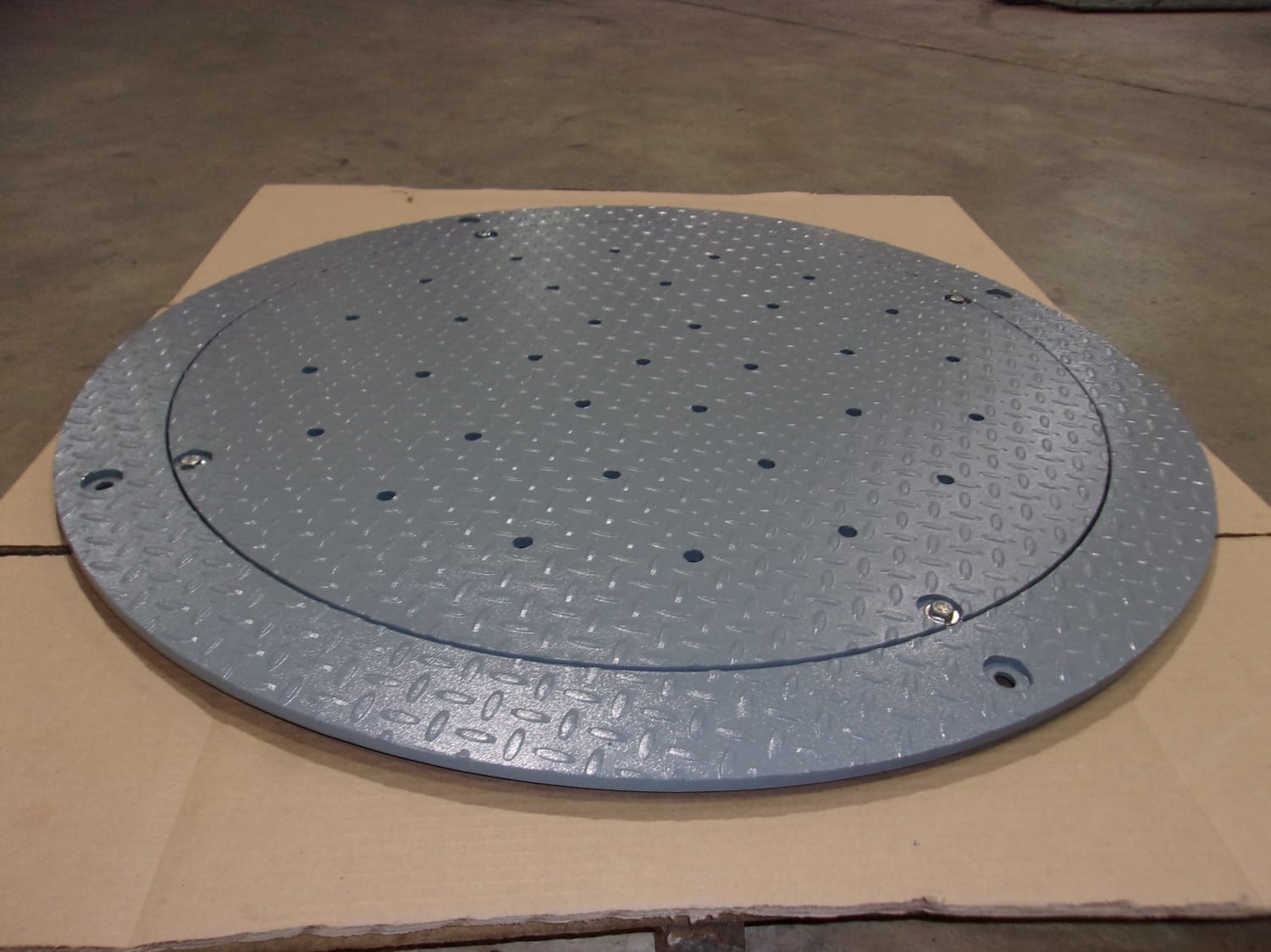 ROUND COVER WITH CA AND VENT HOLES