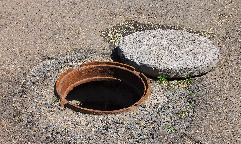 Spokane%3A+Mystery+of+Missing+Manhole+Cover+Baffles+Residents