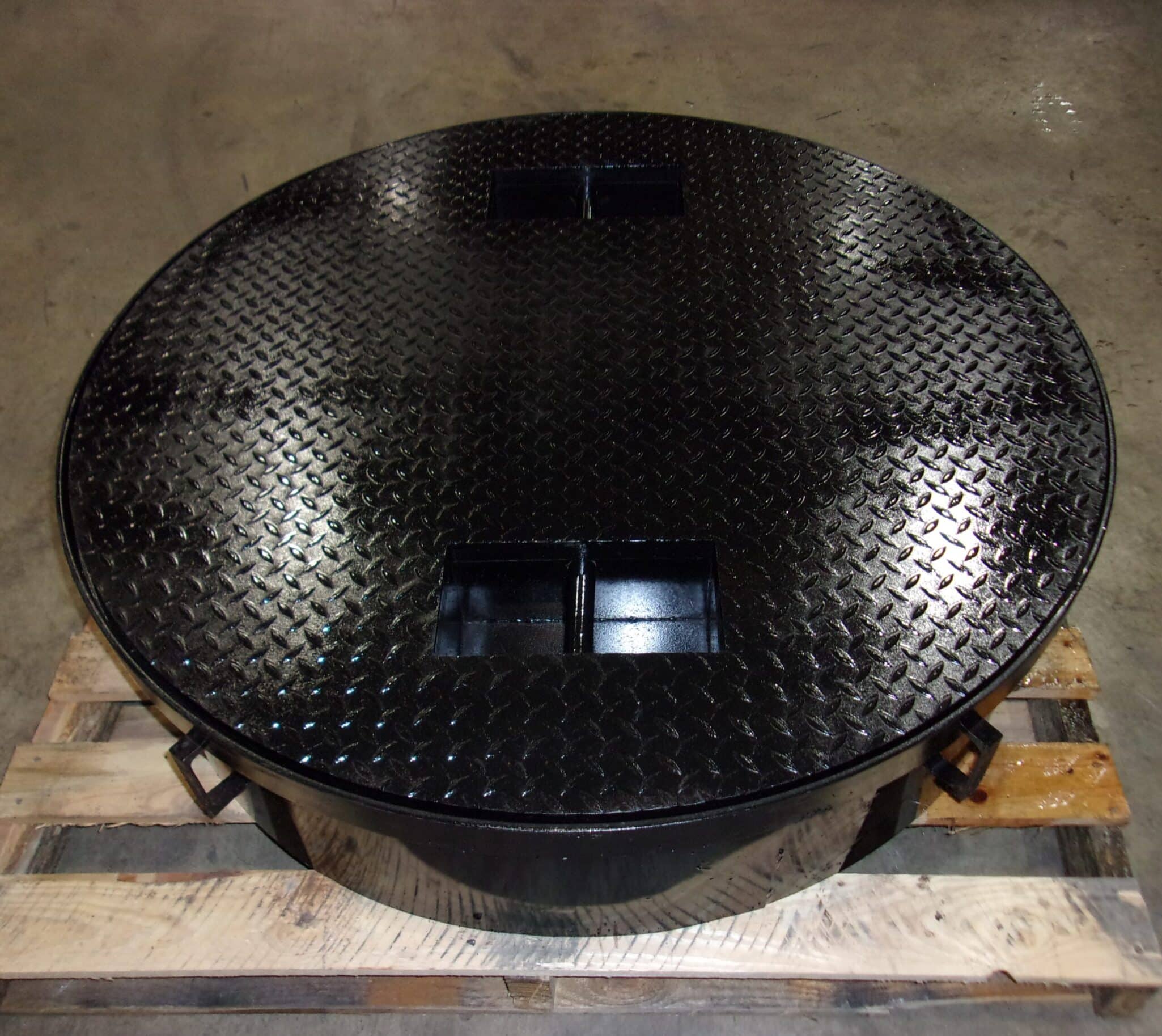 LARGE ROUND COVER WITH REC HOLES