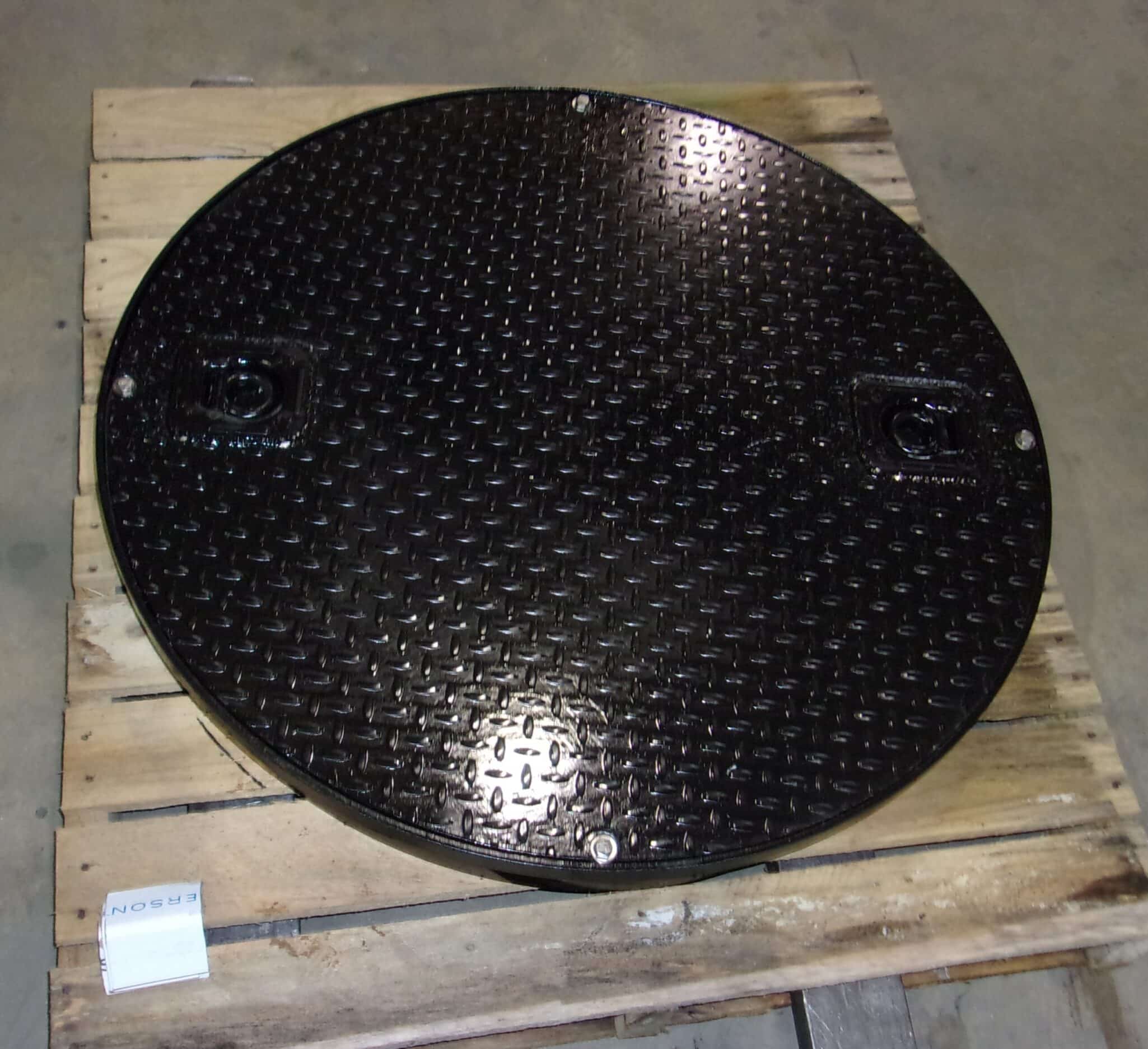 ROUND BOLT DOWN GRAVEL GUARD MANHOLE AND COVER WITH RECESSED PICKING EYES