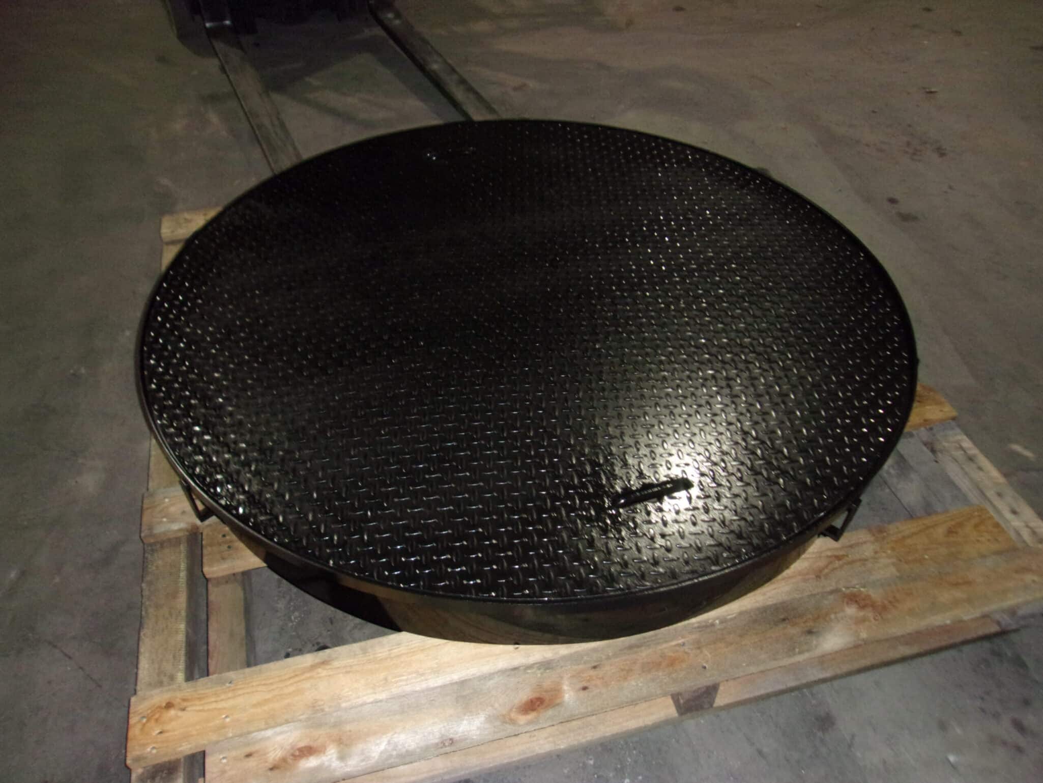 ROUND GRAVEL GUARD MANHOLE AND COVER WITH DROP IN HANDLES